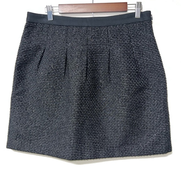 LOFT Black Pleated Tweeted Mini Skirt with a Side Zip. Size 8 - Picture 2 of 6